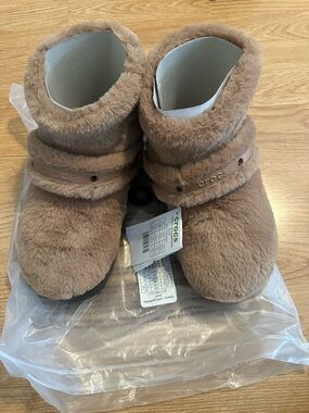 Crocs unfurgettable boot classic in Light Brown